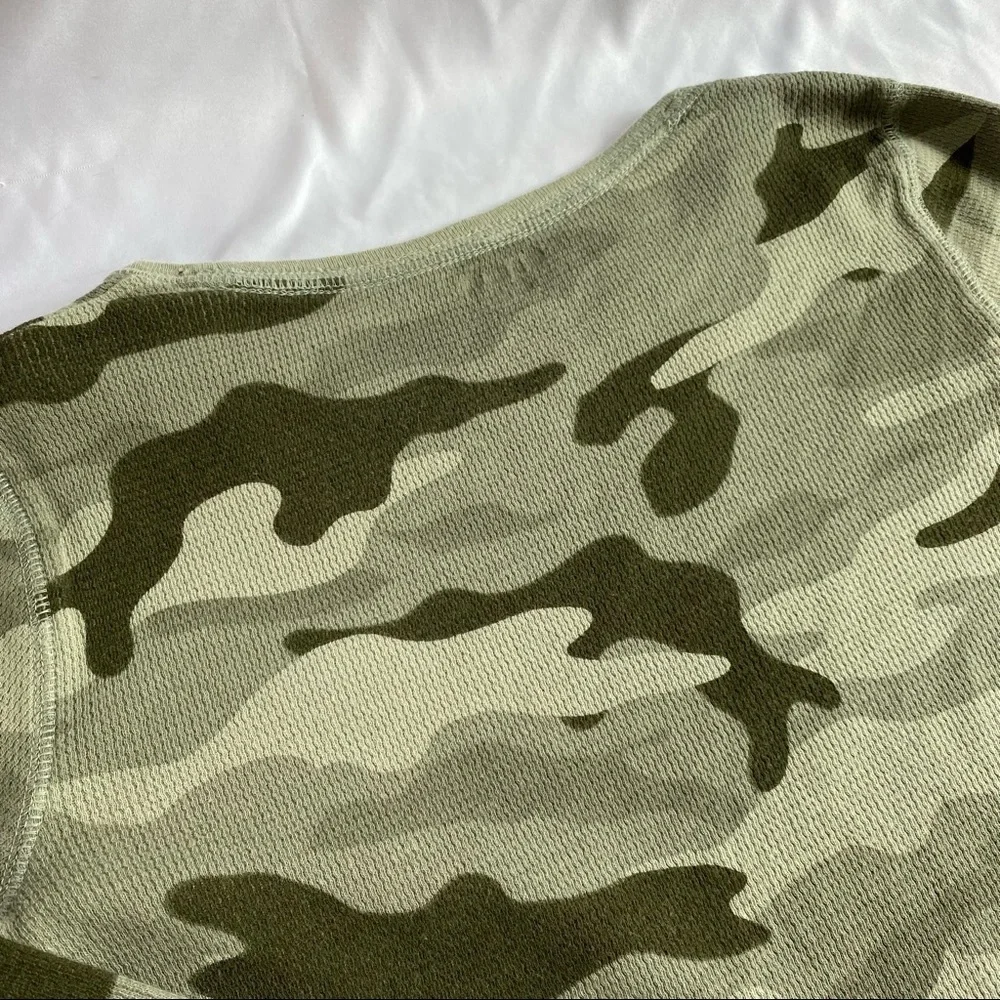 Old Navy Girl’s Camo Long Sleeve Thermal Top